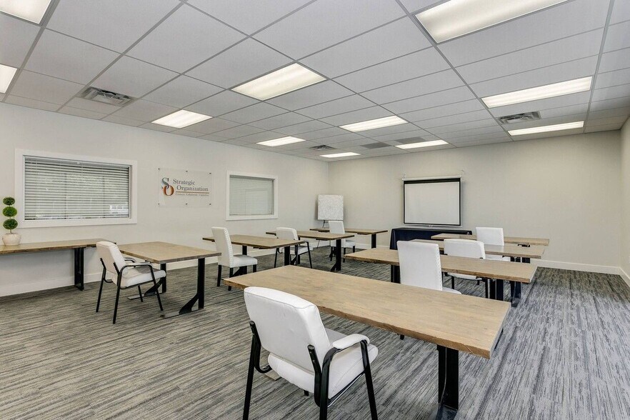 More Photos Of 5025 E Kellogg Dr, Wichita Office For Sale