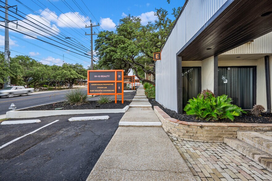 More Photos Of 8647 Wurzbach Rd, San Antonio Medical For Lease