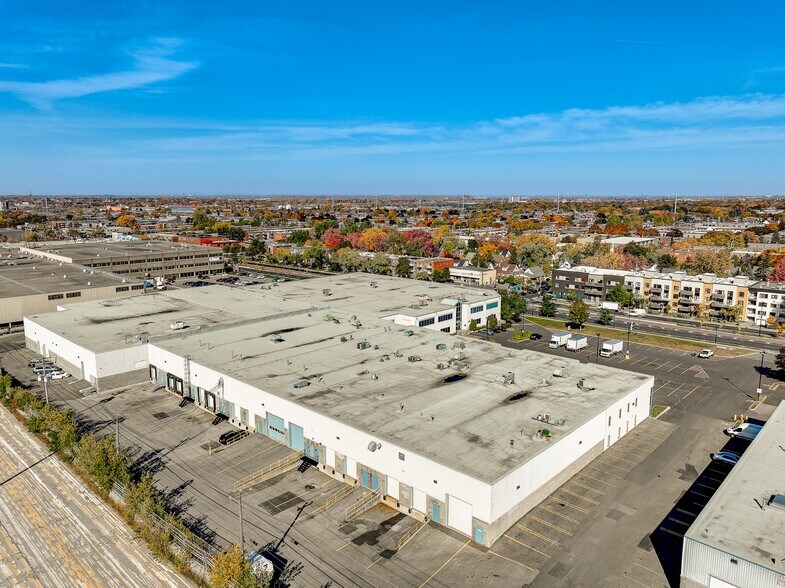 More Photos Of 8740-8754 Boul Pie IX, Montréal Warehouse For Lease