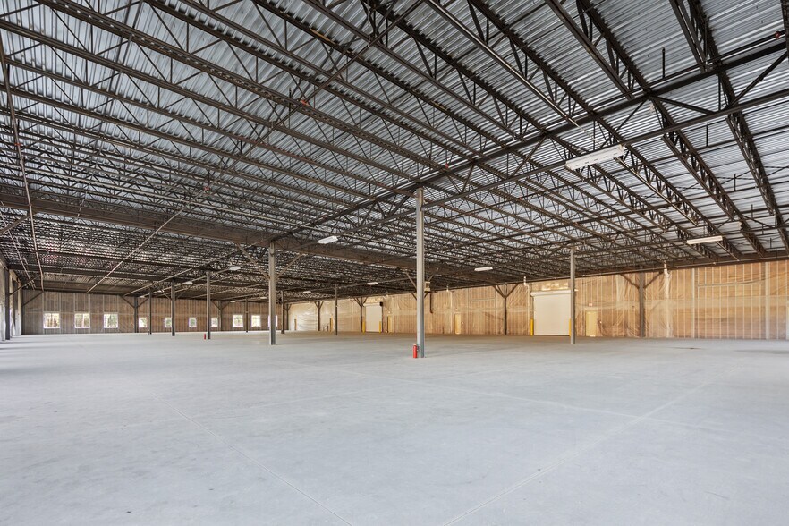 More Photos Of 2810 Procurement Cir, Fayetteville Flex For Lease