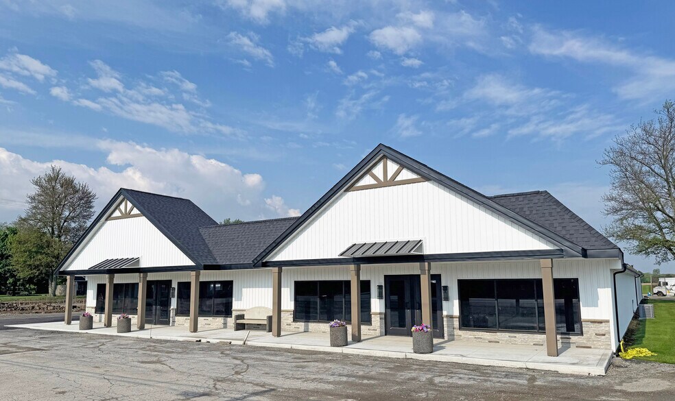 More Photos Of 10018 N State Road 1, Ossian Storefront For Lease