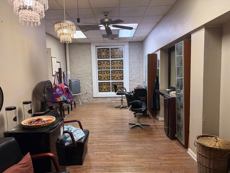 More Photos Of 923 Commercial St, Conyers Storefront For Sale