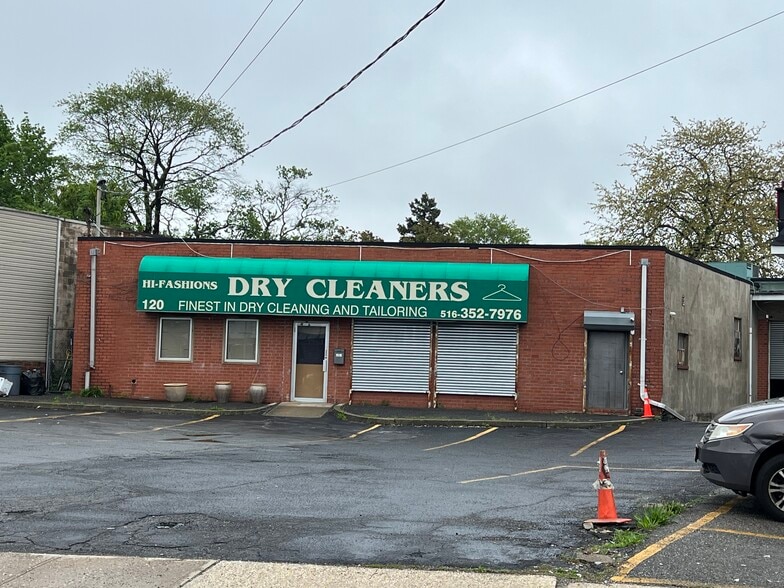 More Photos Of 120 New Hyde Park Rd, Franklin Square Showroom For Lease