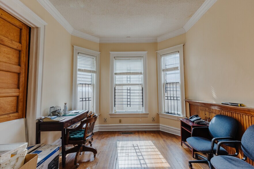 More Photos Of 1448 Madison Ave, Memphis Office For Sale