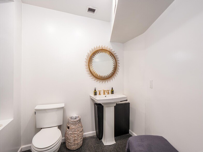 More Photos Of 157 E 81st St, New York Apartments For Lease