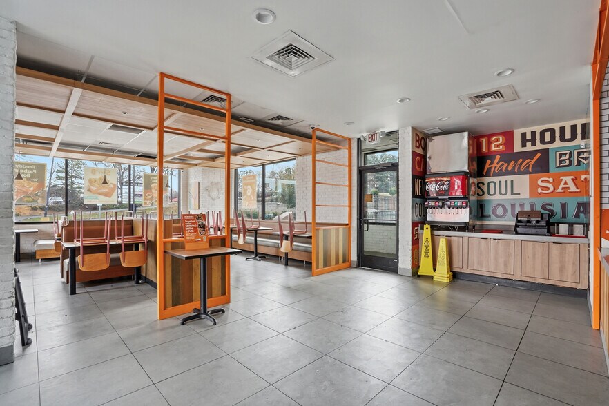 More Photos Of 6113 The Plaza Charlotte, NC 28215, Charlotte General Retail For Sale