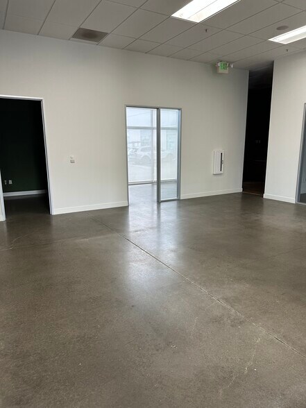 More Photos Of 9040 Brentwood Blvd, Brentwood Flex For Sale