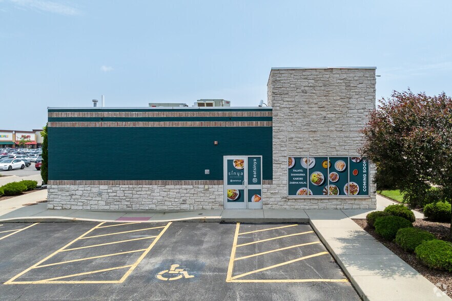 More Photos Of 202-300 W North Ave, Villa Park Unknown For Lease