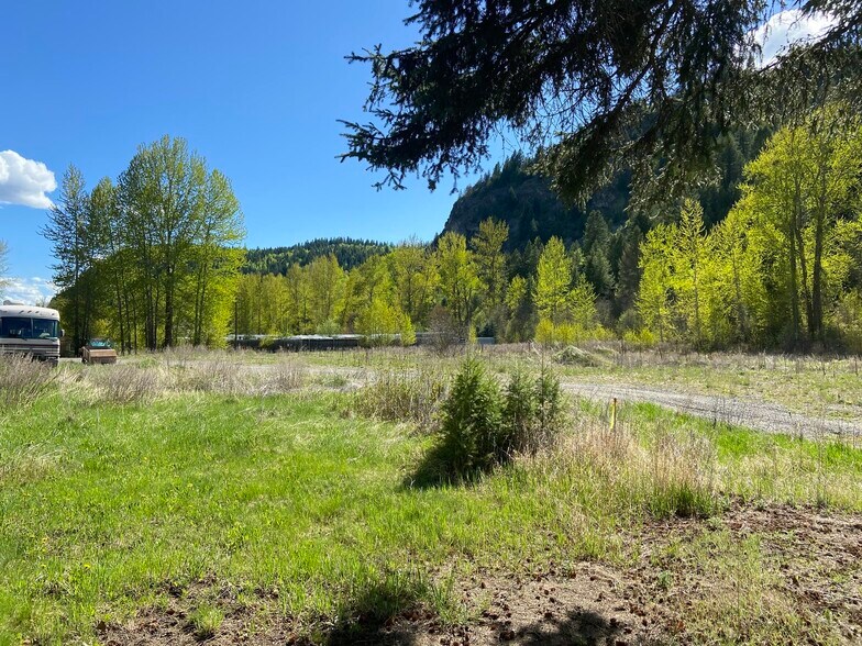 More Photos Of 455 Government St S, Greenwood Hotel For Sale