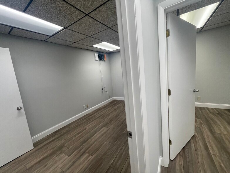 More Photos Of 2131 Hollywood Blvd, Hollywood Office Residential For Lease