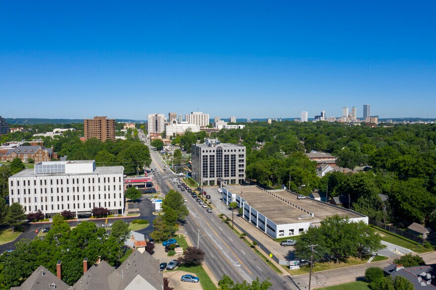 More Photos Of 2021 S Lewis Ave, Tulsa Office For Lease