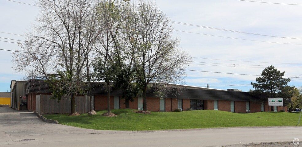 More Photos Of 362 Dewitt Rd, Hamilton Warehouse For Lease