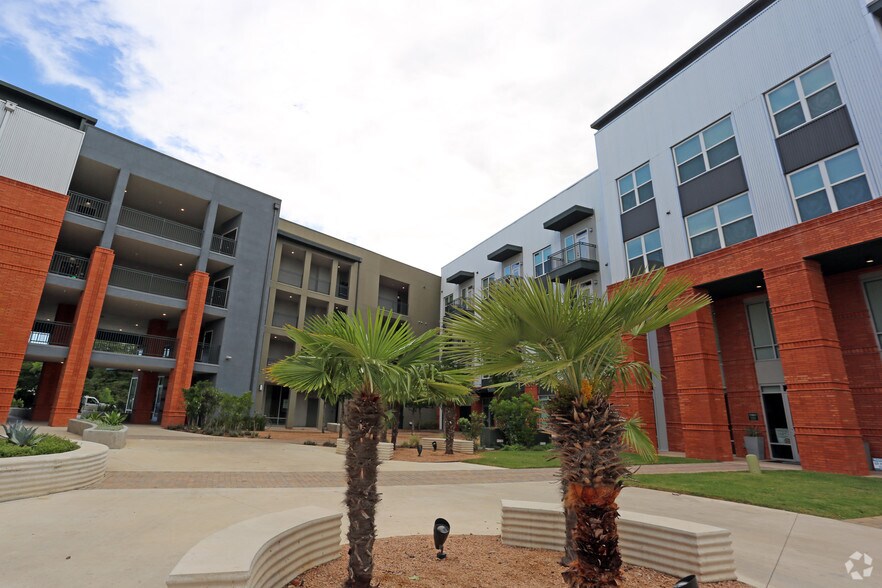 More Photos Of 423 Blue Star, San Antonio Apartments For Lease