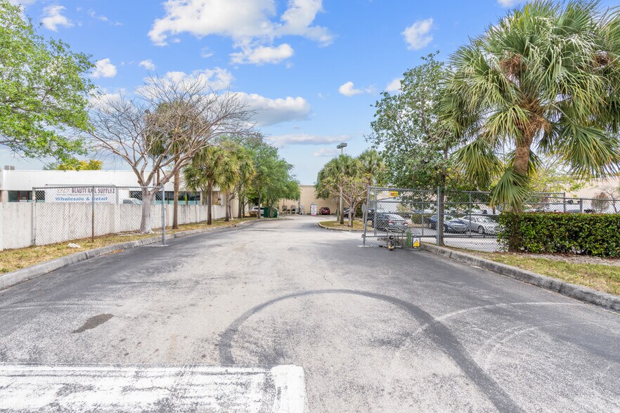 More Photos Of 5150 N State Road 7, North Lauderdale Refrigeration Cold Storage For Lease