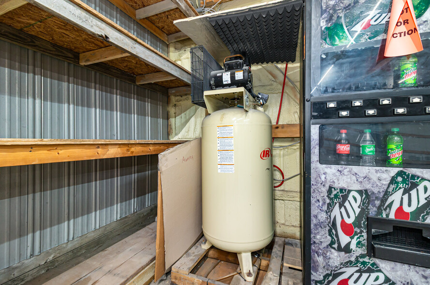 More Photos Of 8285 Tri County Hwy, Sardinia Flex For Sale