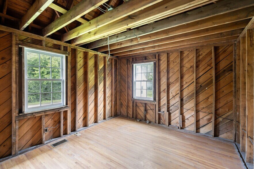 More Photos Of 234 4th Ave N, Franklin Office Residential For Sale