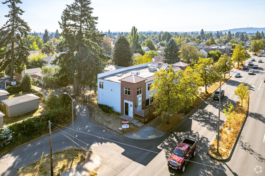 More Photos Of 3506 SE 66th Ave, Portland Storefront Retail Office For Lease