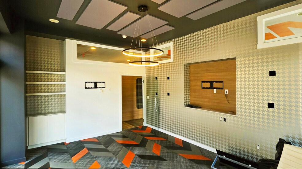 More Photos Of 4590 Main St, Manayunk Office For Lease