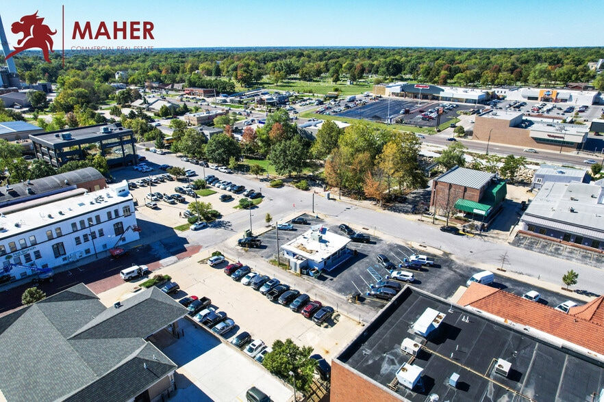 More Photos Of 402 E Broadway, Columbia Restaurant For Sale