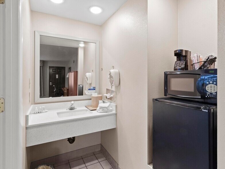 More Photos Of 250 N 1100 W, Cedar City Hotel For Sale