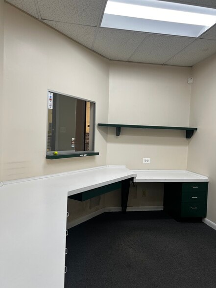 More Photos Of 420 S Crain Hwy, Glen Burnie Medical For Lease