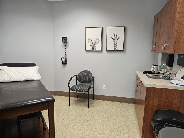 More Photos Of 500 Montauk Hwy, West Islip Medical For Lease