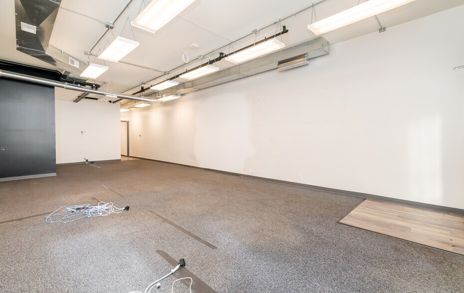 More Photos Of 10612-10614 Meeting St, Prospect Storefront Retail Office For Lease