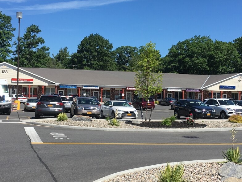 More Photos Of 123 Saratoga Rd, Schenectady Unknown For Lease