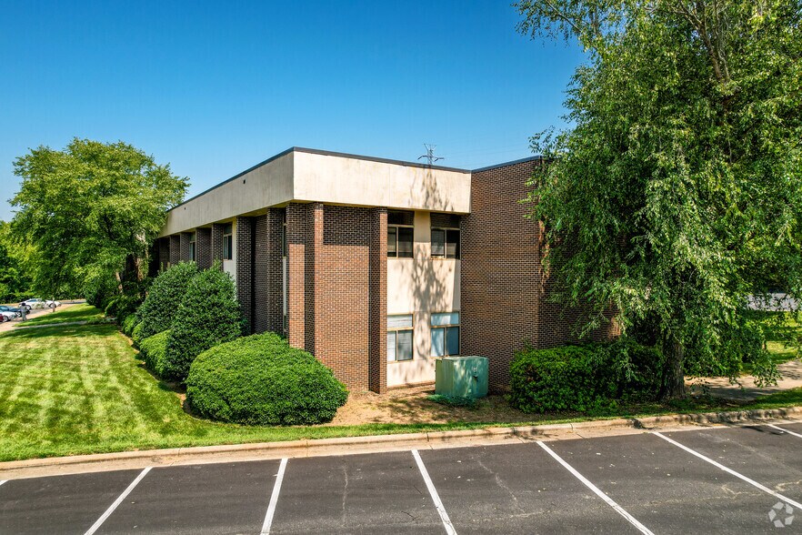More Photos Of 3623 Latrobe Dr, Charlotte Office For Sale