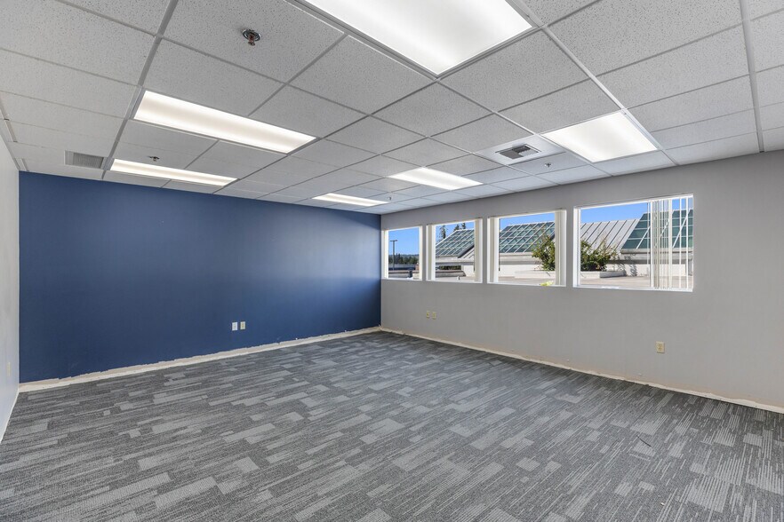 More Photos Of 16710 Smokey Point Blvd, Arlington General Retail For Sale