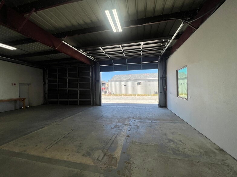 More Photos Of 16623 Yucca St, Hesperia Service For Lease