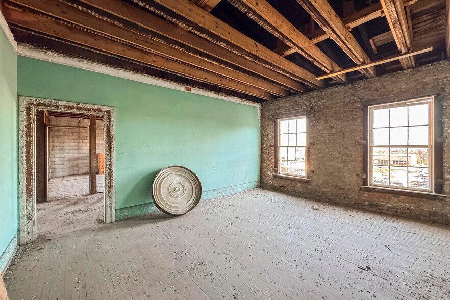 More Photos Of 706 N Main St, Columbia Office Residential For Sale