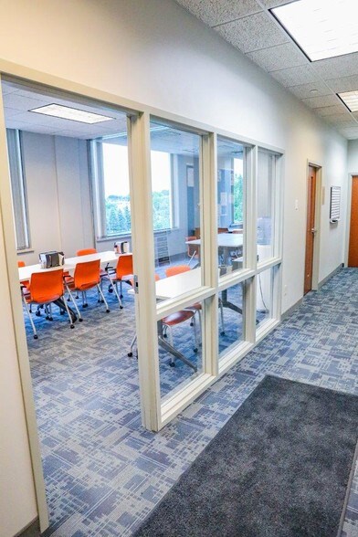 More Photos Of 1605 Heritage Dr, Northfield Office For Lease