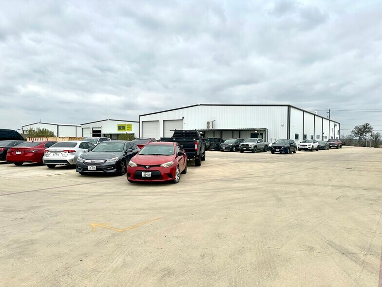 More Photos Of 12943 Wright Rd, Buda Warehouse For Lease