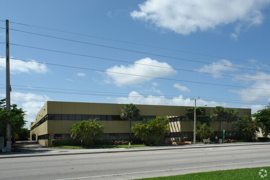 More Photos Of 8370 W Flagler St, Miami Medical For Lease