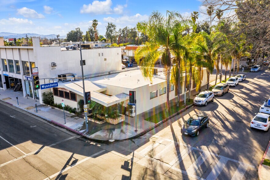 More Photos Of 7257-7259 Owensmouth Ave, Canoga Park Medical For Lease