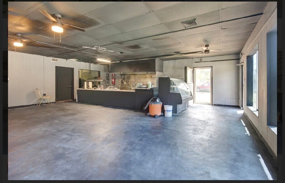 More Photos Of 1916 Cedar Dr, La Marque Restaurant For Lease