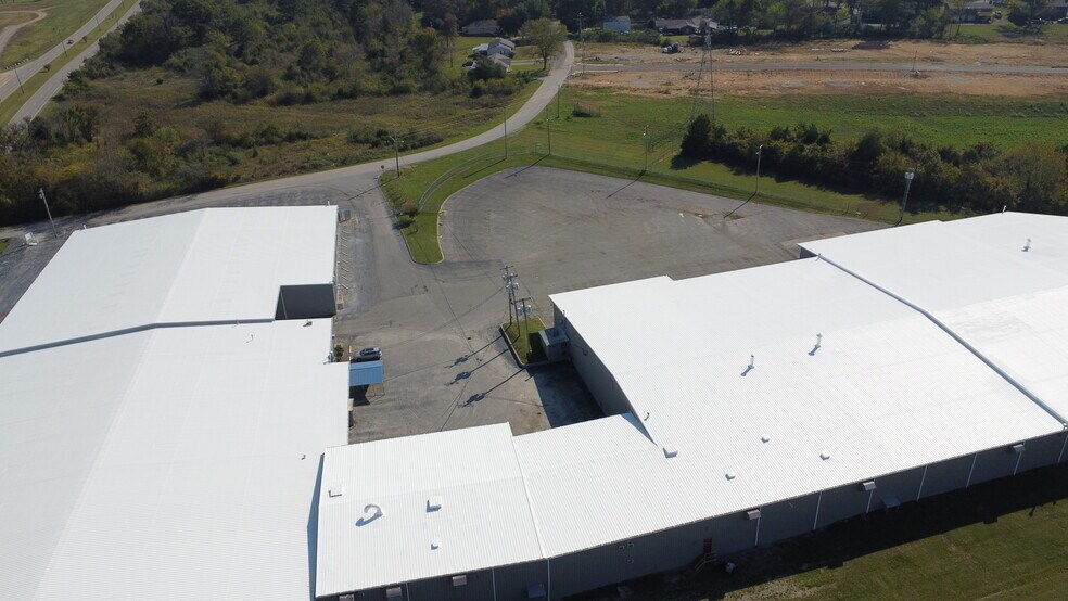 More Photos Of 801 N James Campbell Blvd, Columbia Distribution For Lease