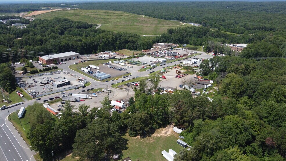 More Photos Of 6933 Colchester Park Dr, Manassas Warehouse For Lease