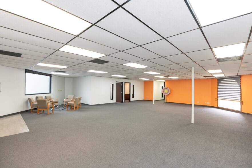 More Photos Of 1717-1745 W Orangewood Ave, Orange Office For Sale