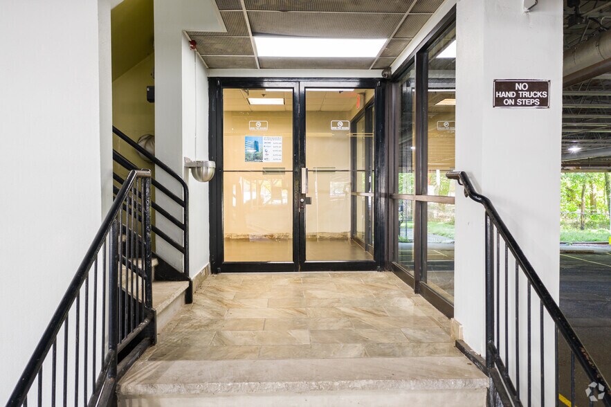 More Photos Of 65 Willowbrook Blvd, Wayne Office For Lease