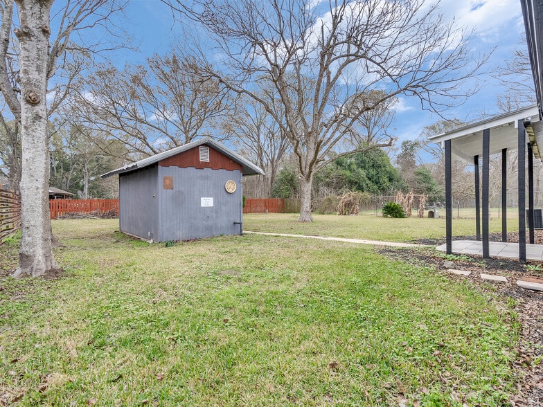 More Photos Of 2002 W Highway 6, Alvin Office For Sale