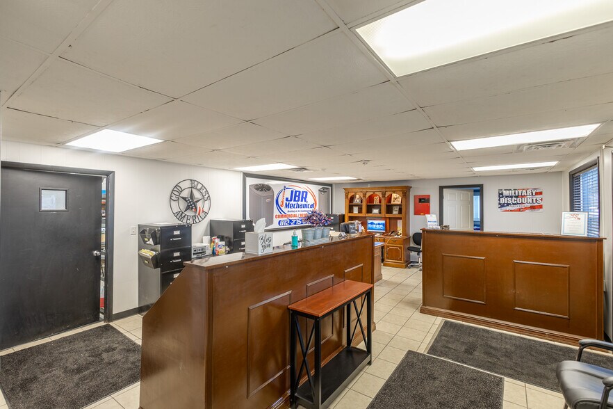 More Photos Of 701 I St, Bedford Warehouse For Sale