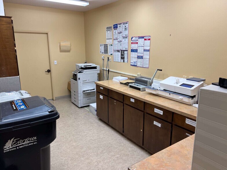 More Photos Of 3395 SW Garden View Ave, Portland Office For Sale