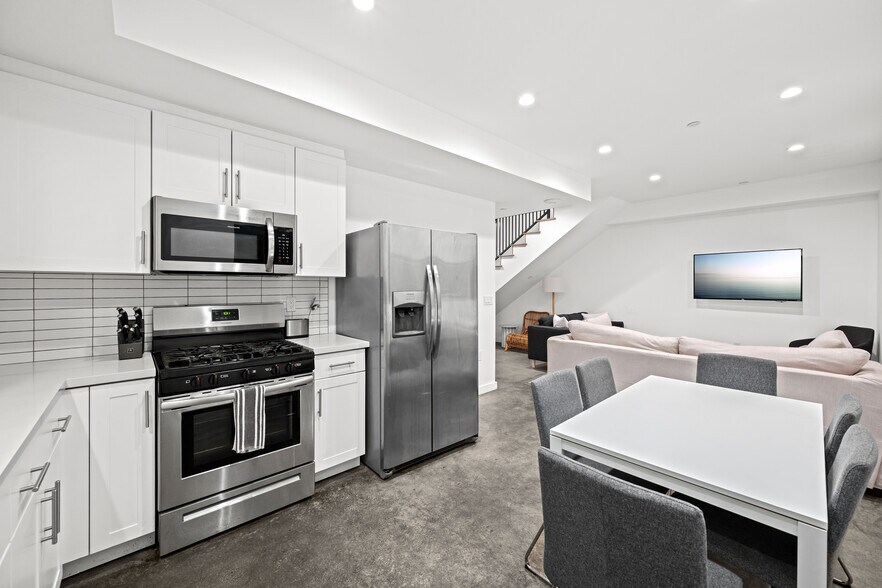 More Photos Of 2301 S Cloverdale Ave, Los Angeles Apartments For Sale