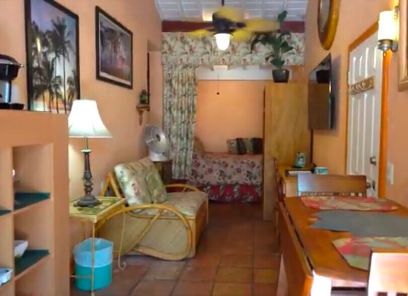 More Photos Of 22942 Crespi St, Woodland Hills Specialty For Sale