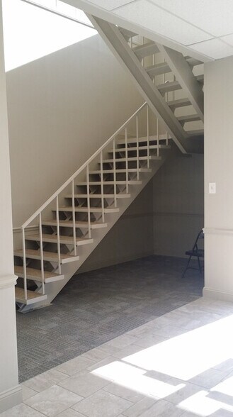 More Photos Of 701 Papworth Ave, Metairie Office For Sale