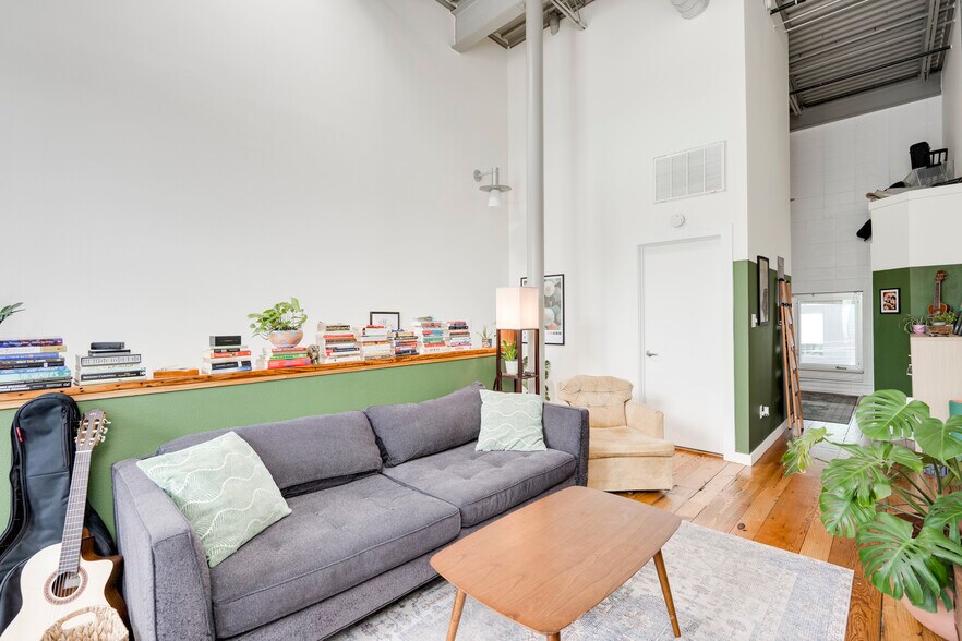 More Photos Of 1305 E 6th St, Austin Office For Lease