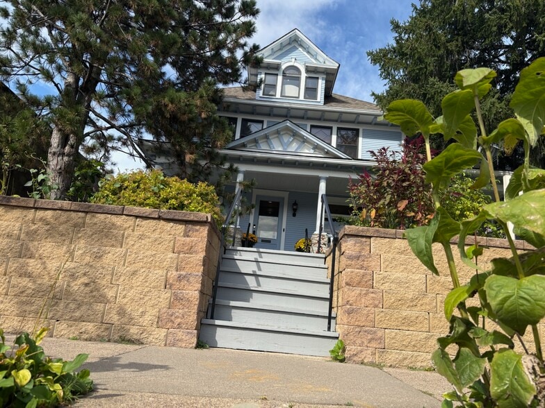 More Photos Of 1033 Grand Ave, Saint Paul Health Club For Sale