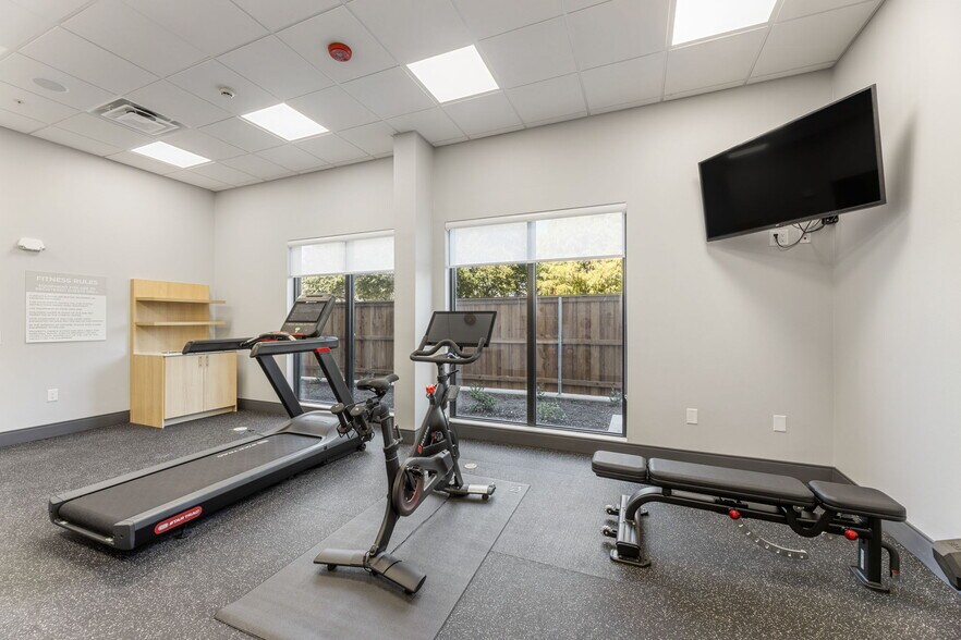 More Photos Of 5356 Roan Rd, Garland Hotel For Sale